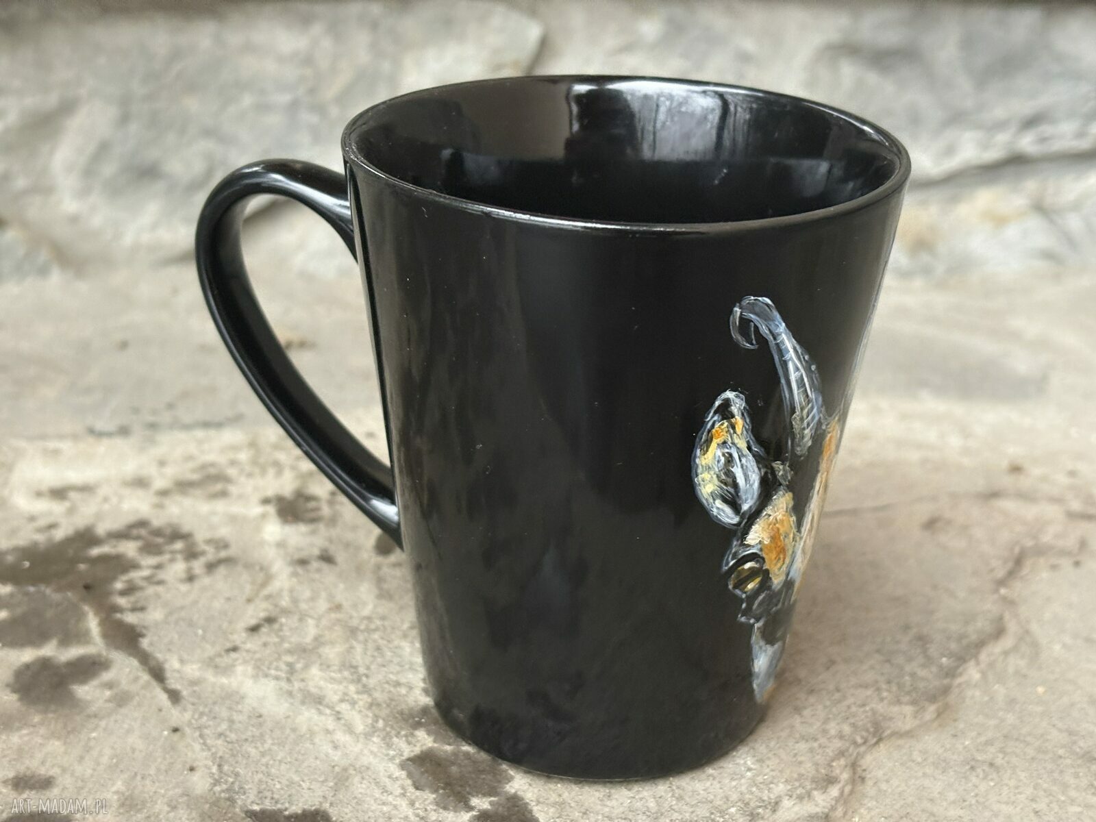 Czarny porcelanowy kubek ręcznie malowany Kozica - 330 ml