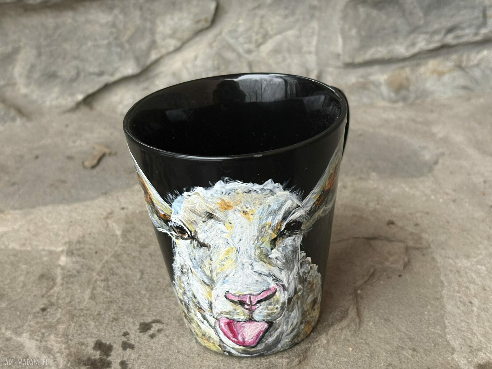 Czarny porcelanowy kubek EwaStory - ręczne wykonanie