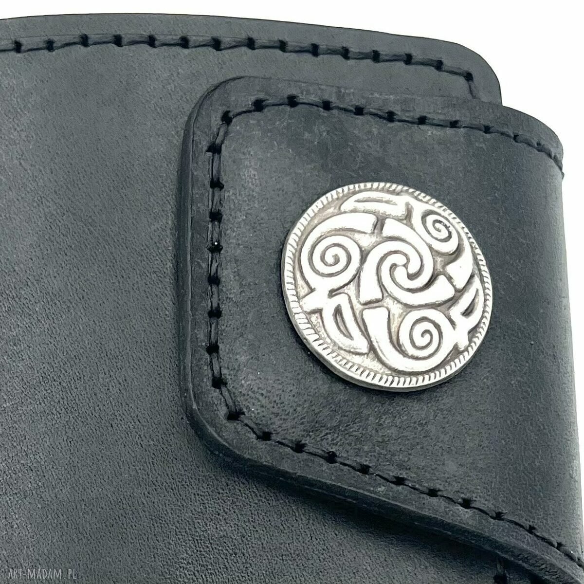 portfele: Czarny portfel skórzany z ozdobnym „Concho” ręcznie uszyty. HandMade