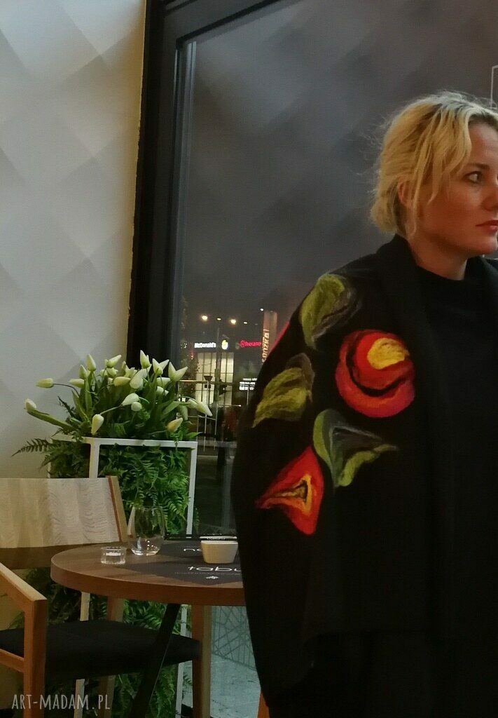 Czarny szal zimowy z wełny merynosów - długi komin handmade