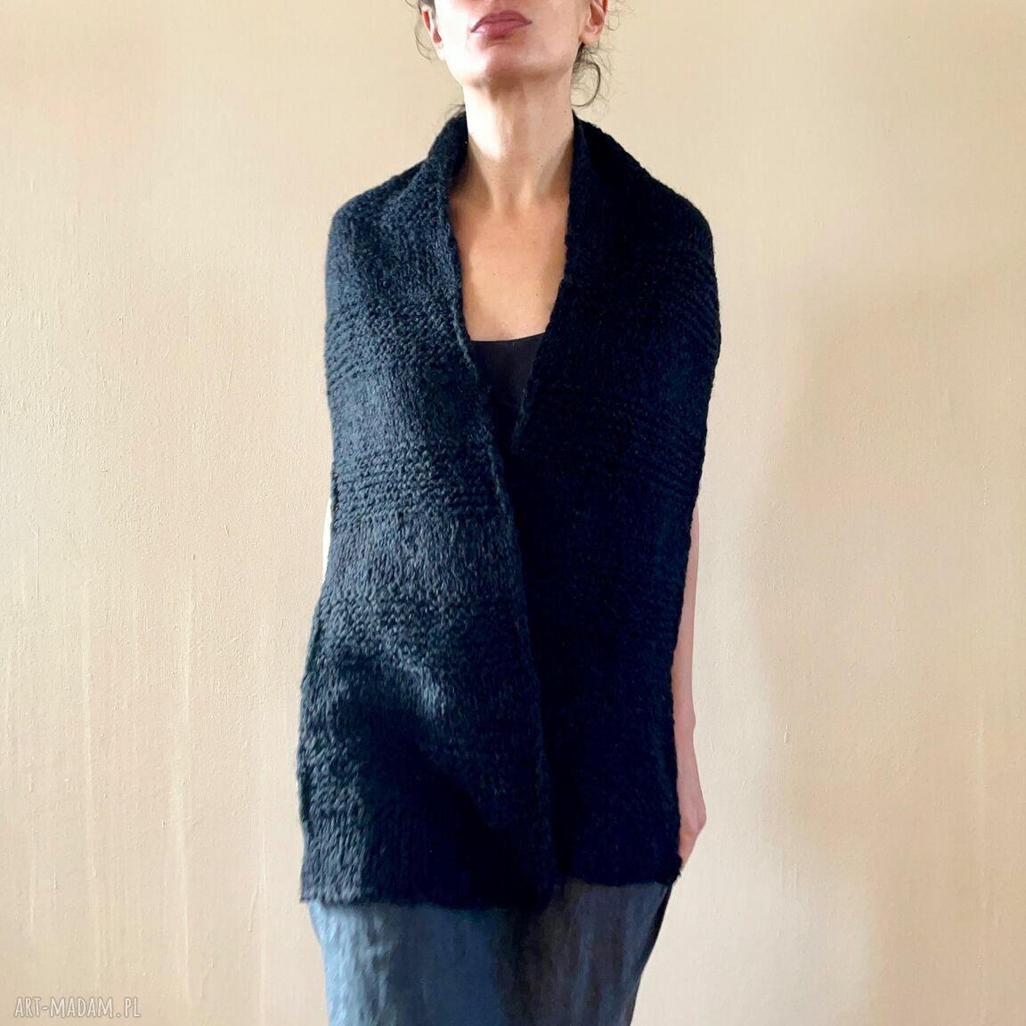 Czarny szalik robiony na drutach - ciepły wełniany handmade