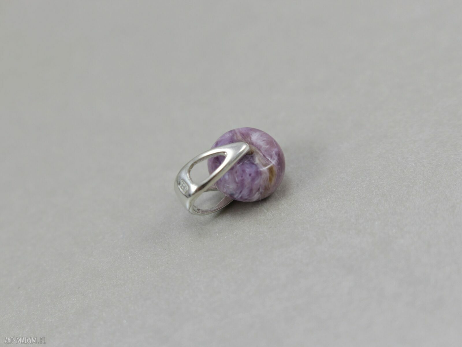 Fioletowy czaroit w srebrze 925 - delikatny wisiorek handmade