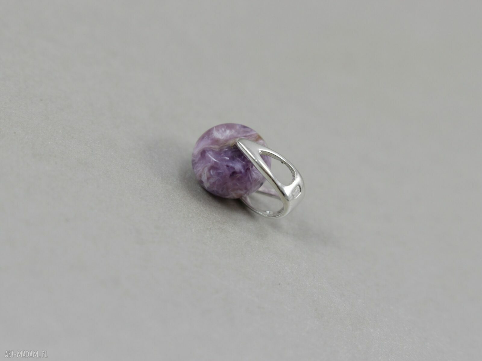 Fioletowy czaroit w srebrze 925 - delikatny wisiorek handmade