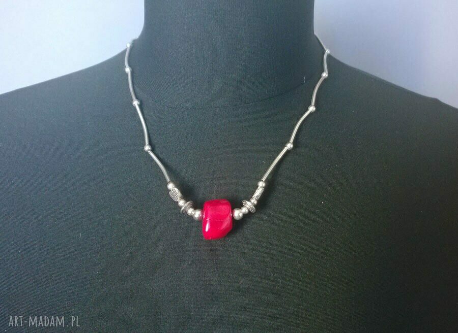 Czarujący Kot porzucił miot - naszyjnik handmade z czerwonym koralem (54 cm)
