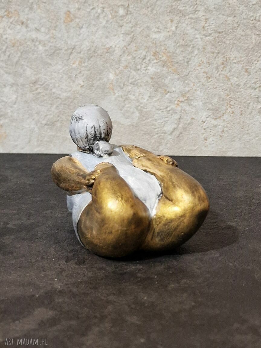 Czas relaksu z Marysią - rzeźba z gipsu z motywem jogi