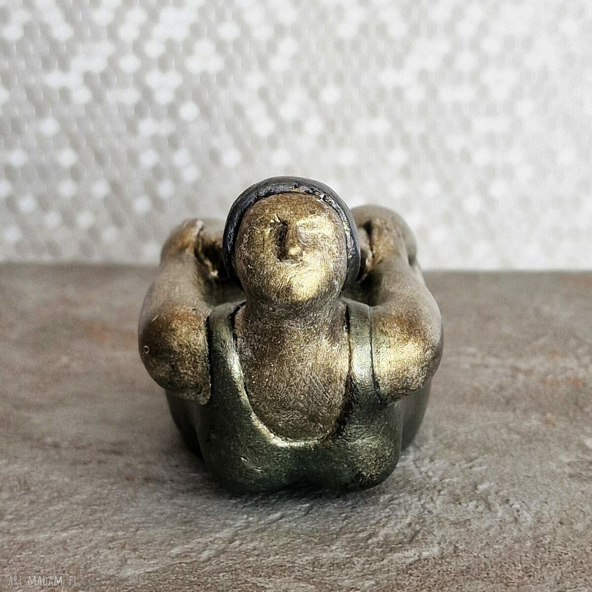 Rzeźba z gipsu „Czas relaksu z... Gosią” - figurka kobiety w pozie jogi