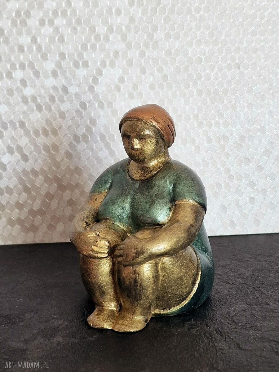 Czas relaksu z Moniką - rzeźba z gipsu kobieca figurka