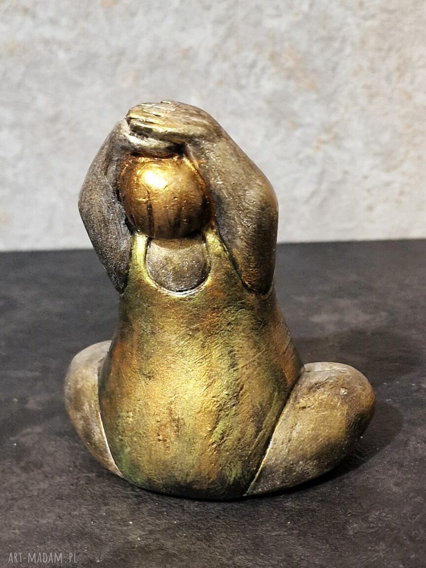Czas relaksu z... Magdą - rzeźba z gipsu, figurka kobiety do relaksu