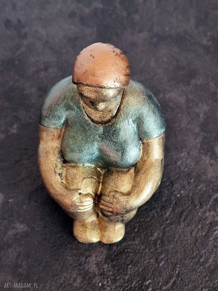 Czas relaksu z Moniką - rzeźba z gipsu kobieca figurka
