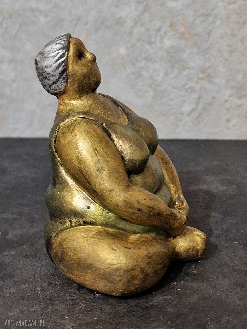 Czas relaksu z... Karoliną - rzeźba z gipsu figurkaa kobiety - prezent handmade