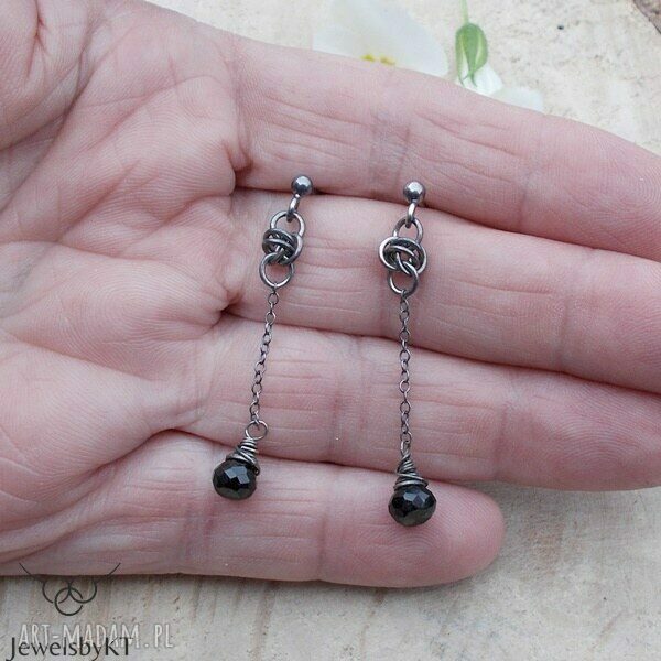 Kolczyki „Czerń dłużej” - chainmaille ze spinelu