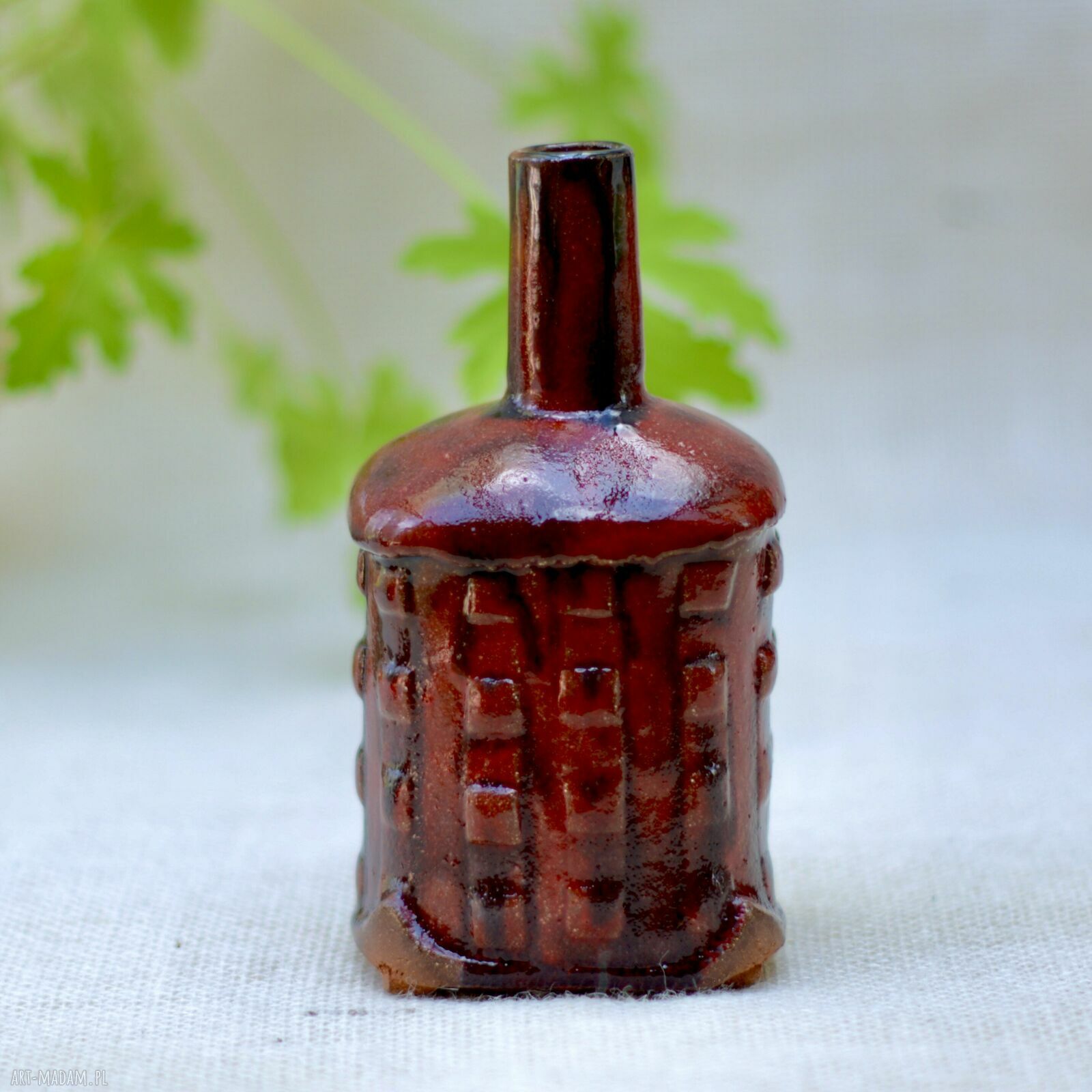 Czerwona butelka ceramiczna - wazon handmade z ceramiki 17 cm