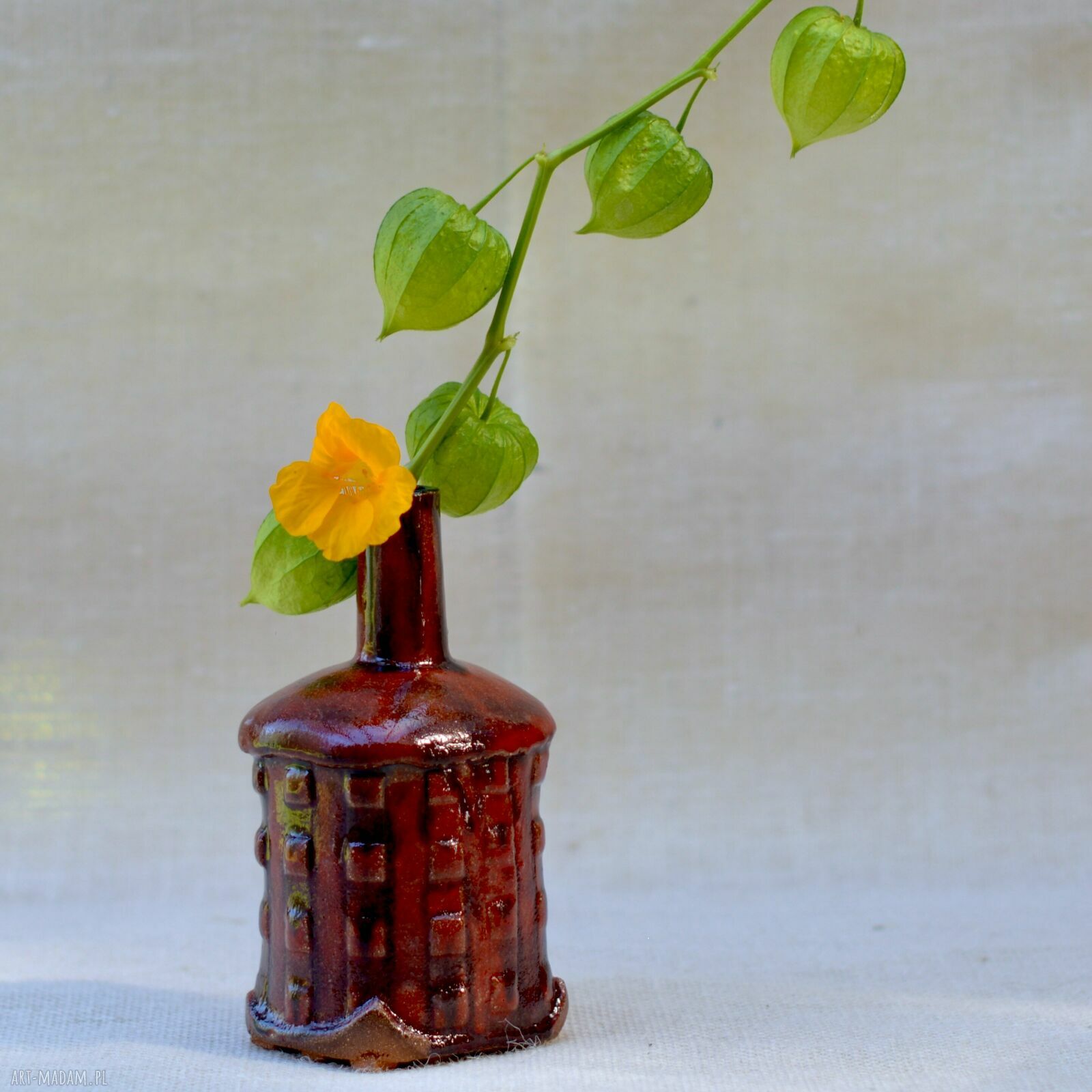 Czerwona butelka ceramiczna - wazon handmade z ceramiki (17 cm)