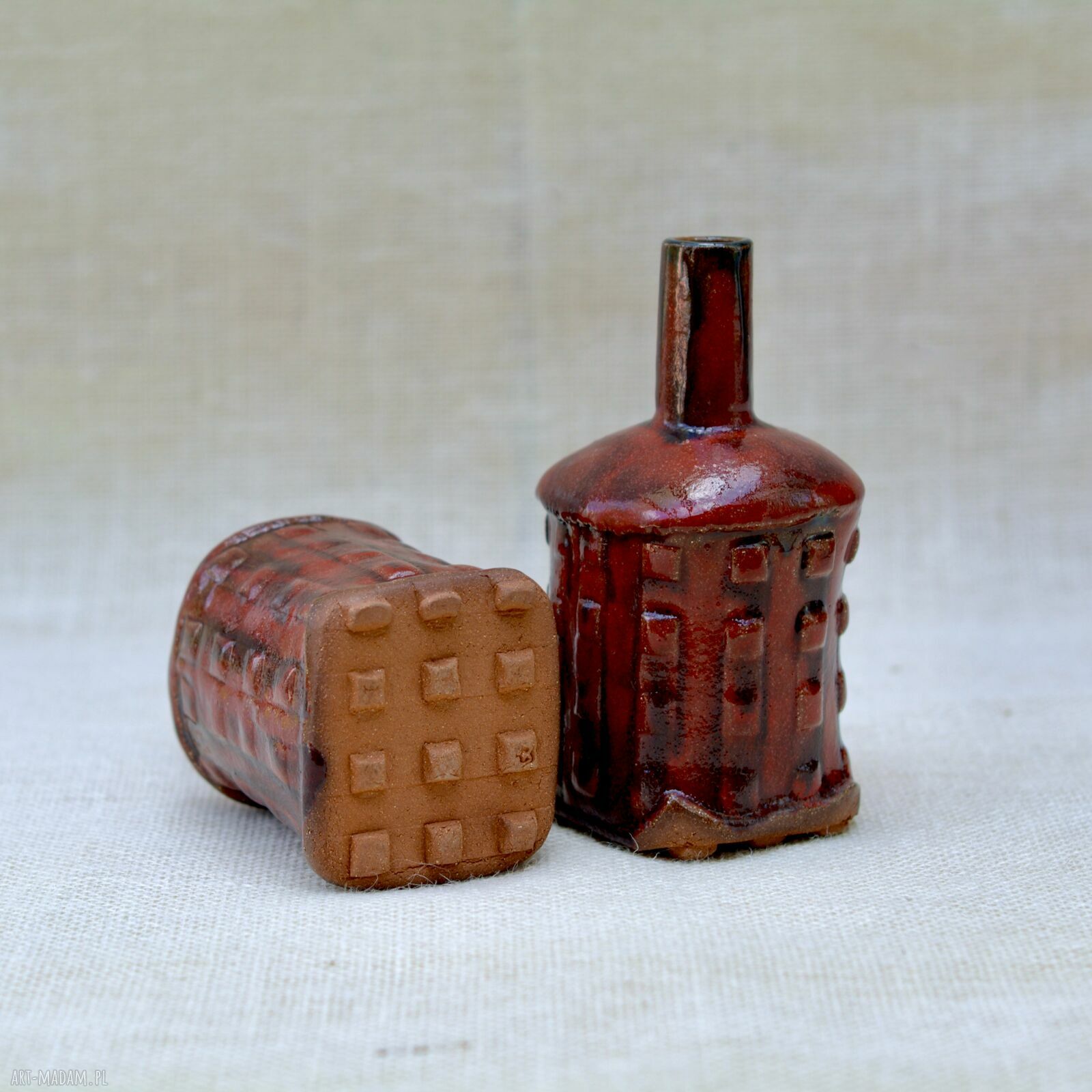 Czerwona butelka ceramiczna - wazon handmade z ceramiki (17 cm)