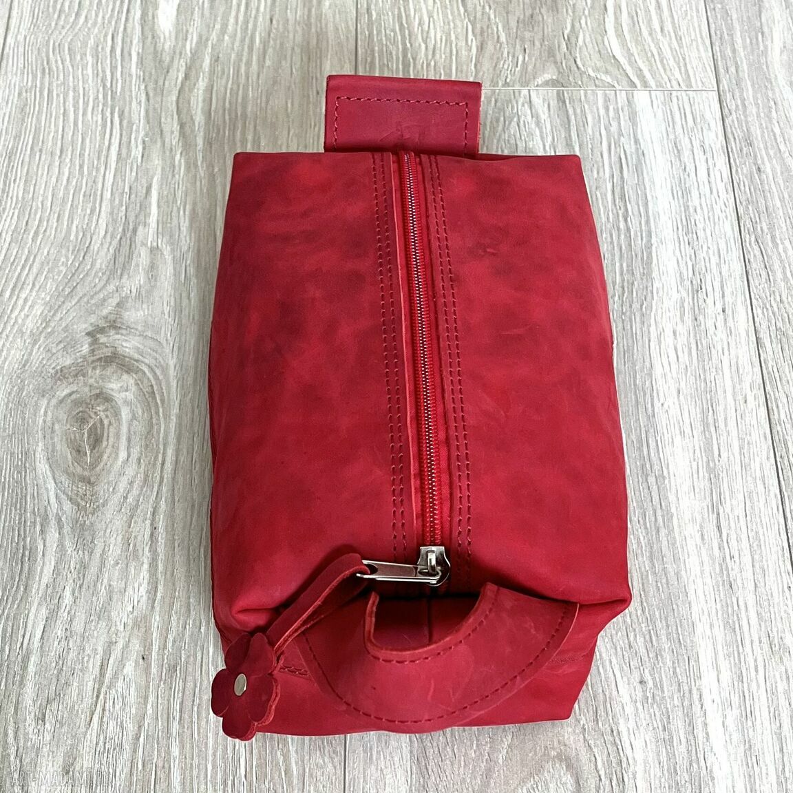 kosmetyczki: Czerwona duża kosmetyczka skórzana. Ręcznie wykonane