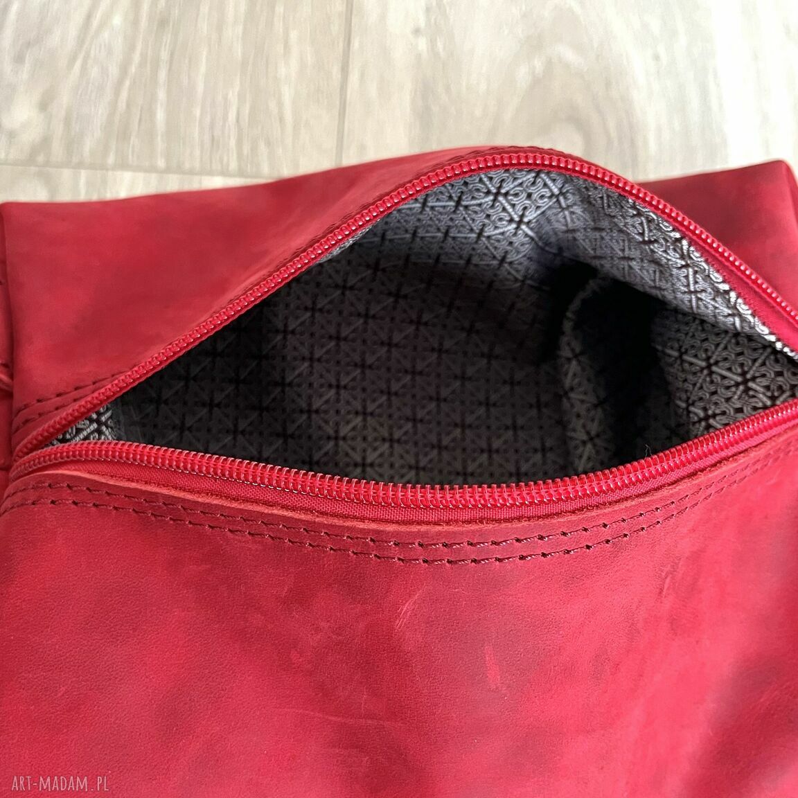 kosmetyczki: Czerwona duża kosmetyczka skórzana. Ręcznie wykonane