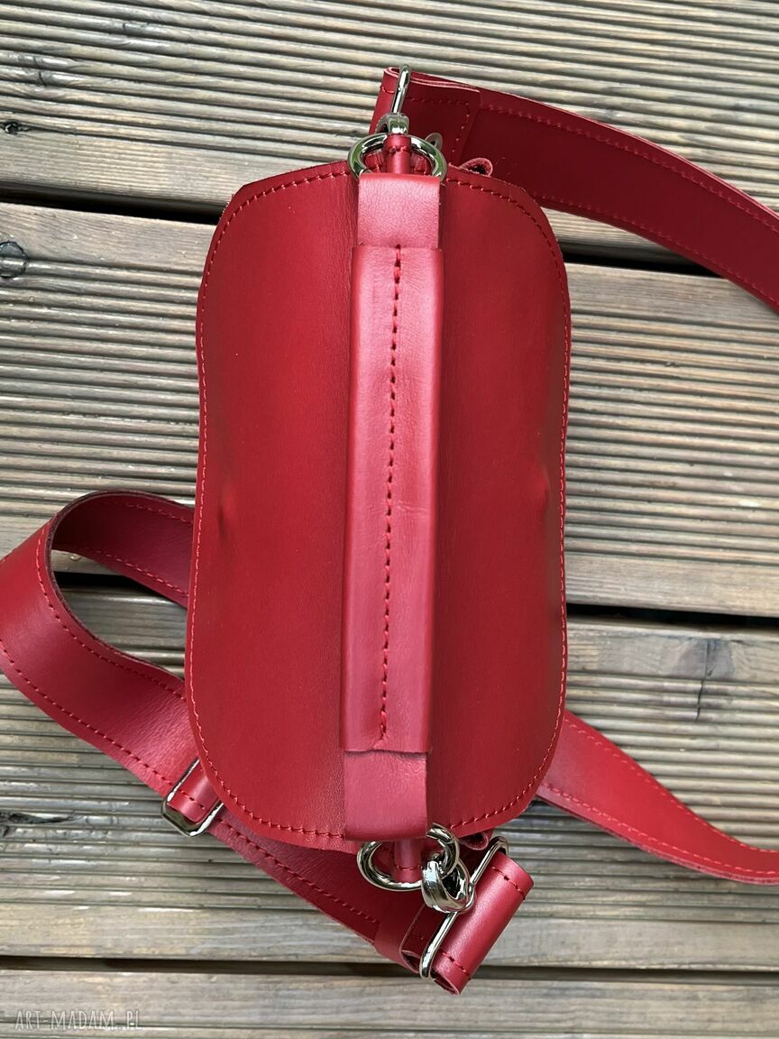 Czerwona mała torebka na ramię ze skóry ręcznie robiona, z dwiema klapami na magnesy