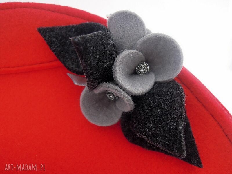 Czerwona Mała Torebka z Szarymi Bratkami HandMade