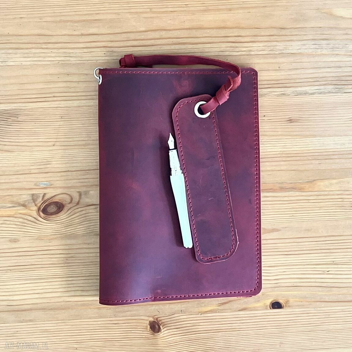 etui: Czerwona skórzana okładka na zeszyt formatu A5. Ręcznie robione