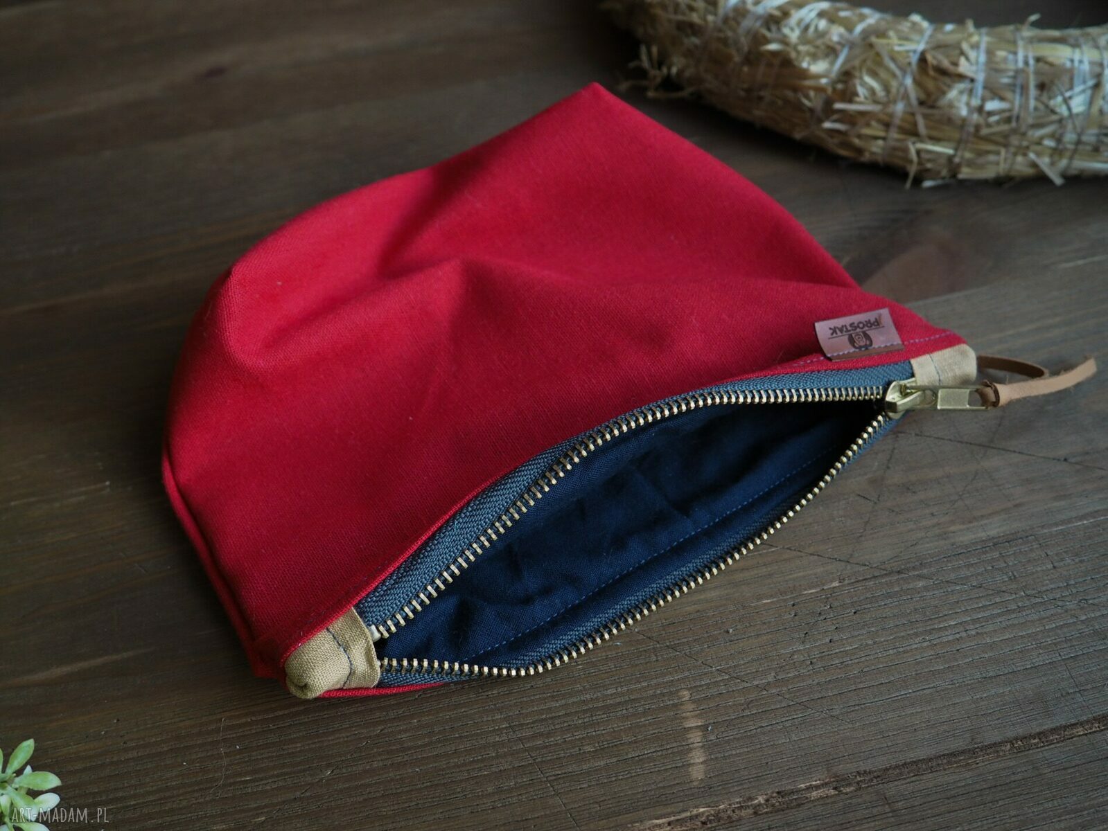 Czerwona soczysta kosmetyczka lniana Prostak - handmade ekologiczna