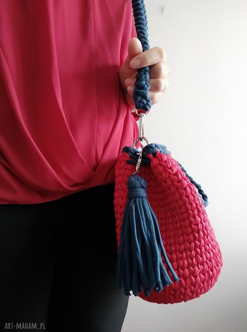 Czerwona torebka na ramię szydełkowa handmade