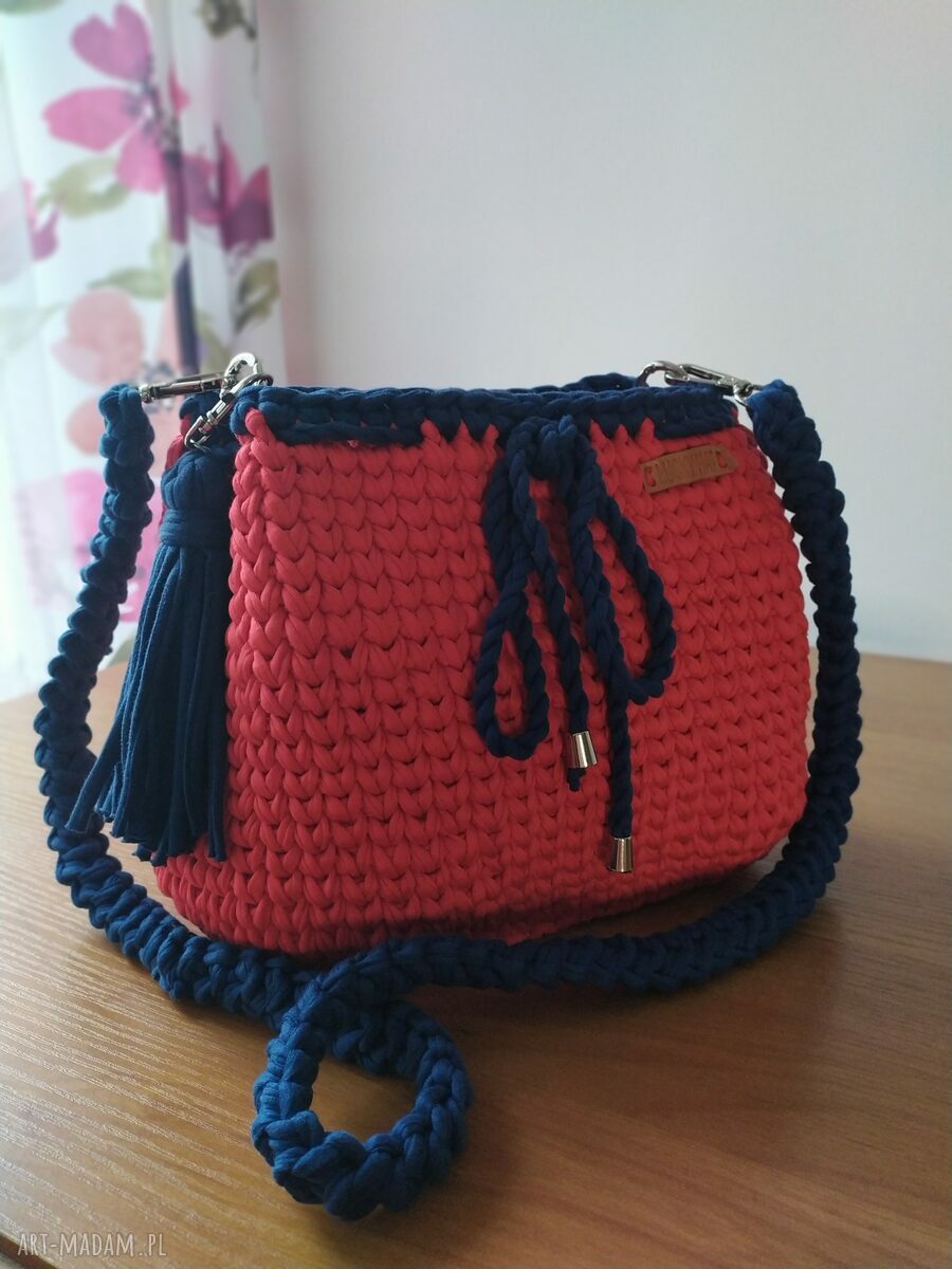 Czerwona torebka na ramię szydełkowa handmade
