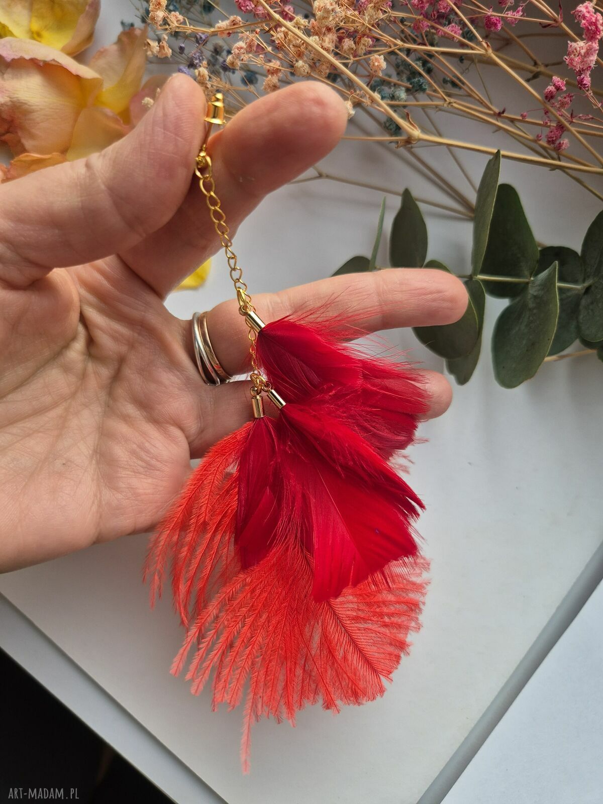 Kolczyki czerwone pióra leciutkie - boho rękodzieło