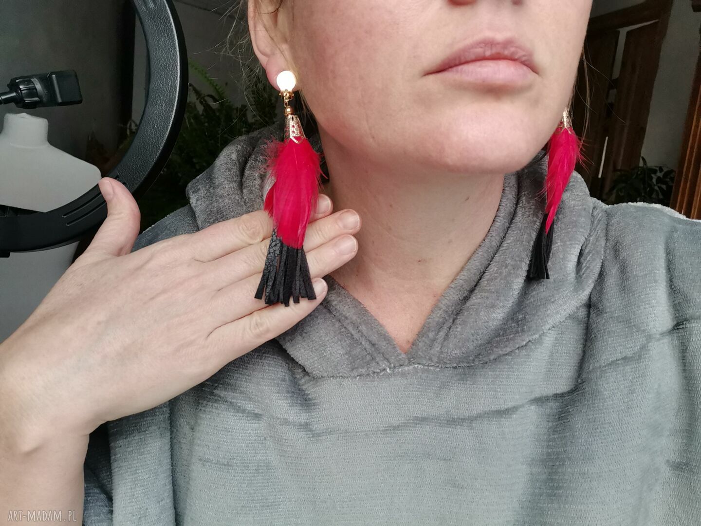Klipsy czerwone pióra i eko skóra - styl Frida, boho etno folk