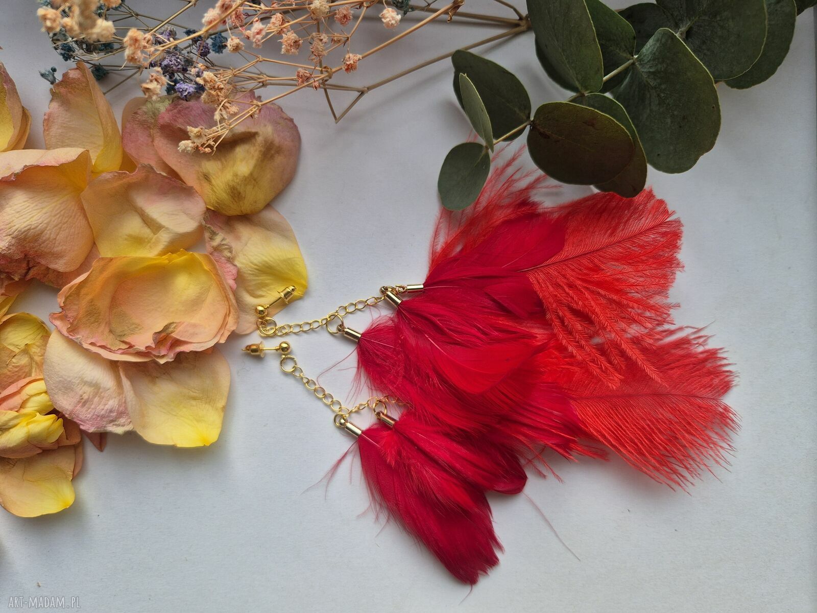 Kolczyki czerwone pióra leciutkie - boho rękodzieło