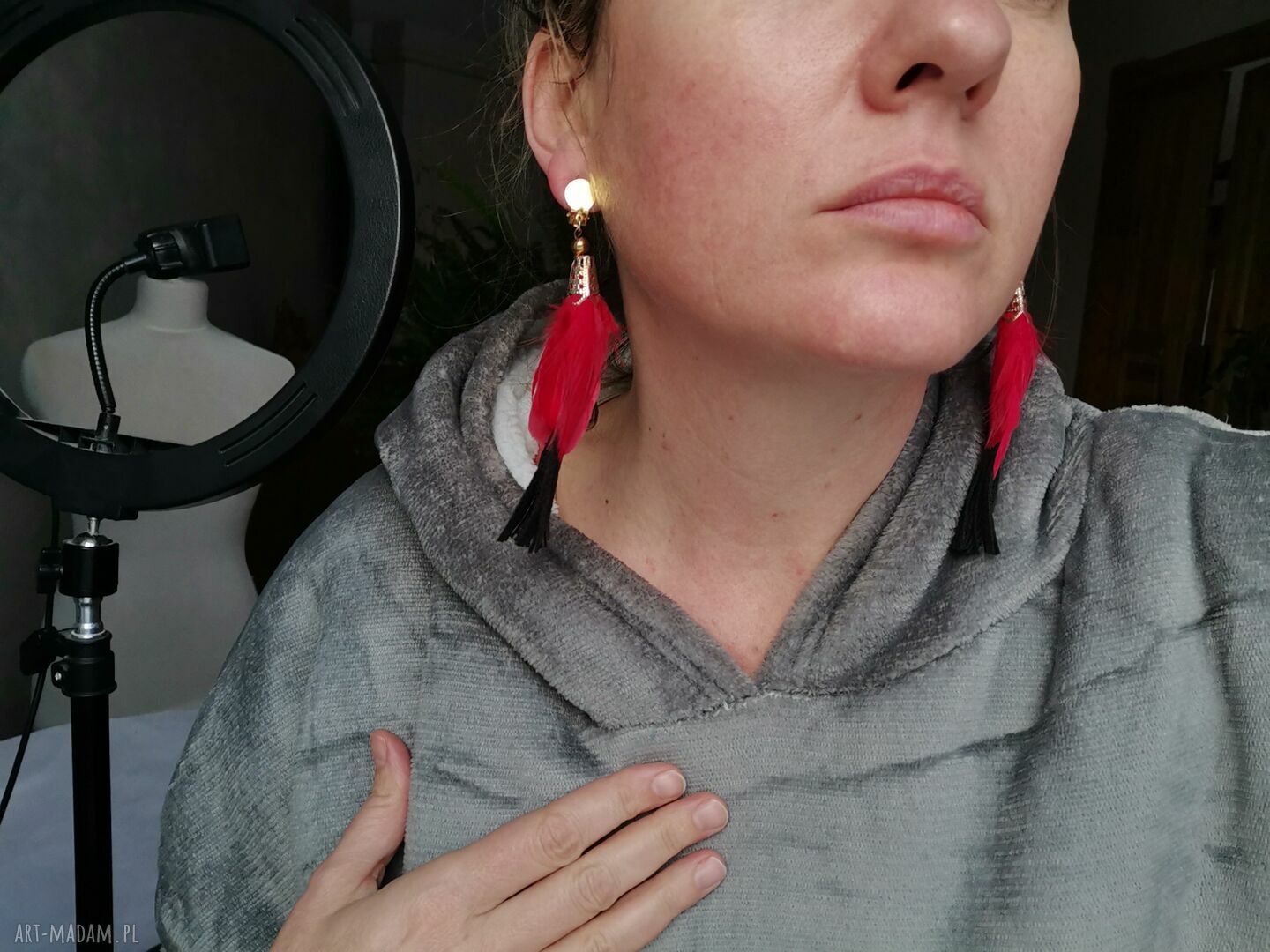 Klipsy czerwone pióra i eko skóra - styl Frida, boho etno folk