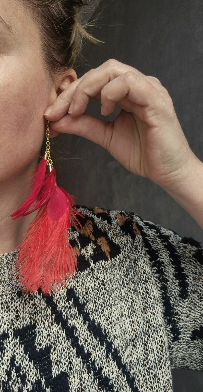 Kolczyki czerwone pióra leciutkie - boho rękodzieło