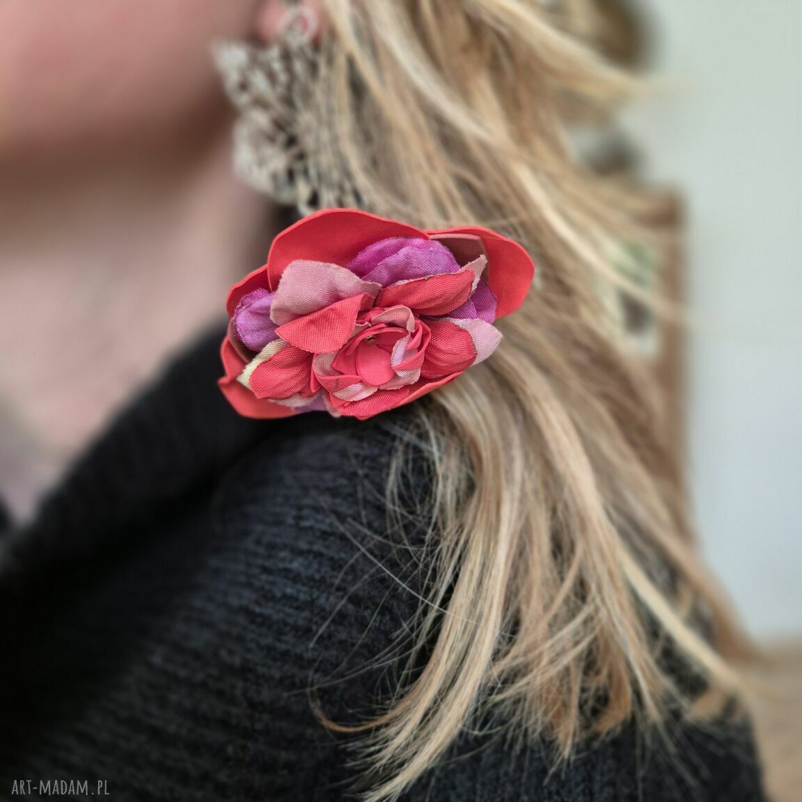 Klipsy czerwone kwiaty - lekkie i długie handmade