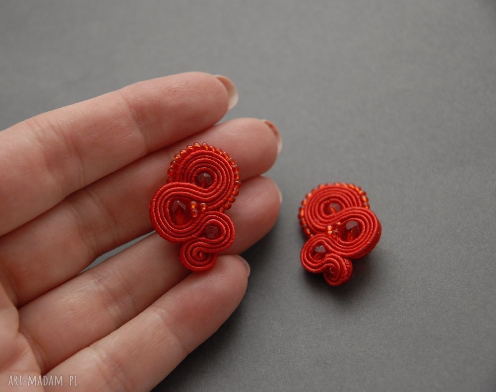 Czerwone klipsy sutasz z koralikami - wiszące, eleganckie handmade