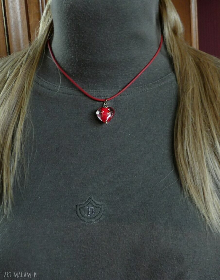 Czerwone serduszko ze szkła weneckiego - wisiorek handmade dla mamy