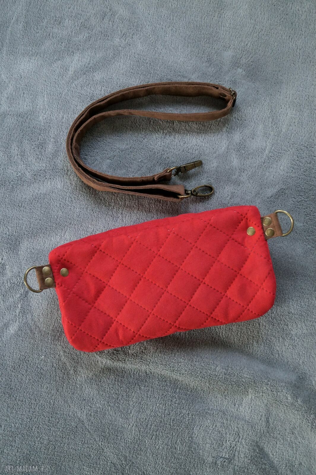 Czerwono-brązowa mini saszetka nerka