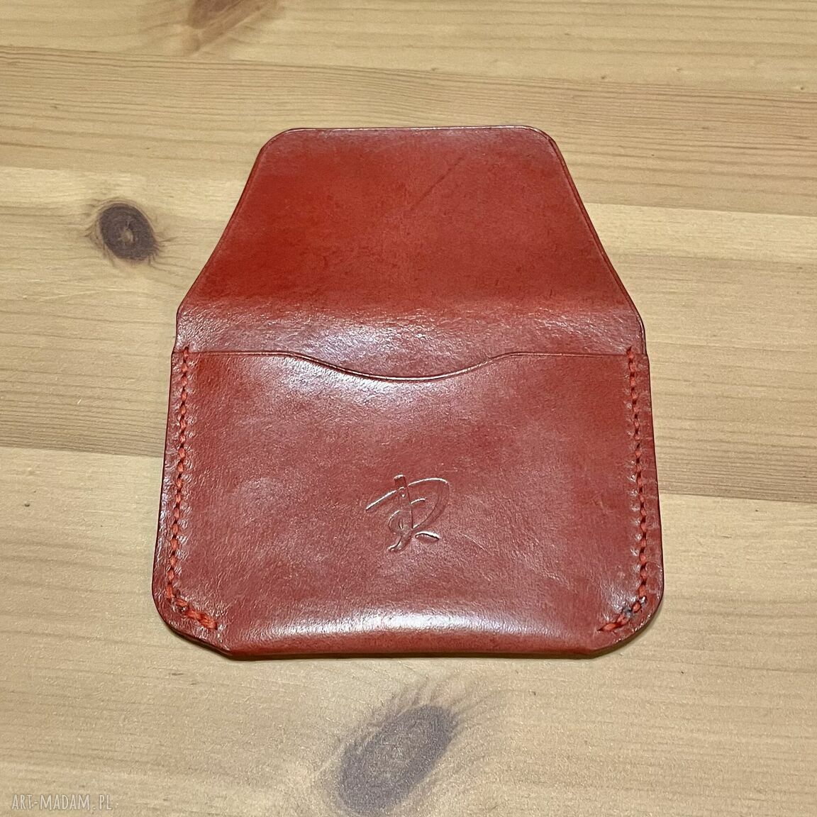 Czerwony minimalistyczny portfel skórzany na karty - ręcznie szyty vintage