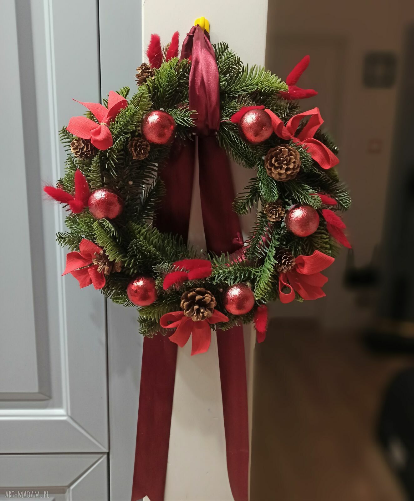 Czerwony, tradycyjny wieniec bożonarodzeniowy ok. 40 cm