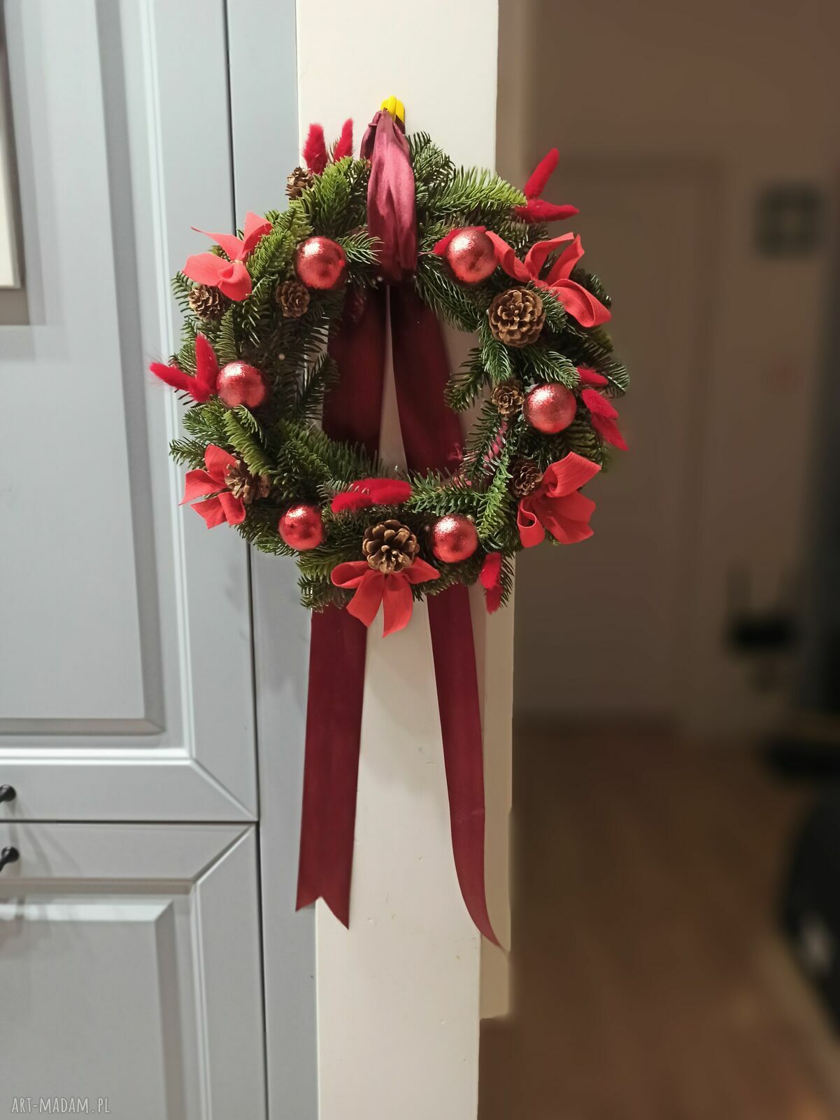 Czerwony, tradycyjny wieniec bożonarodzeniowy (ok. 40 cm)