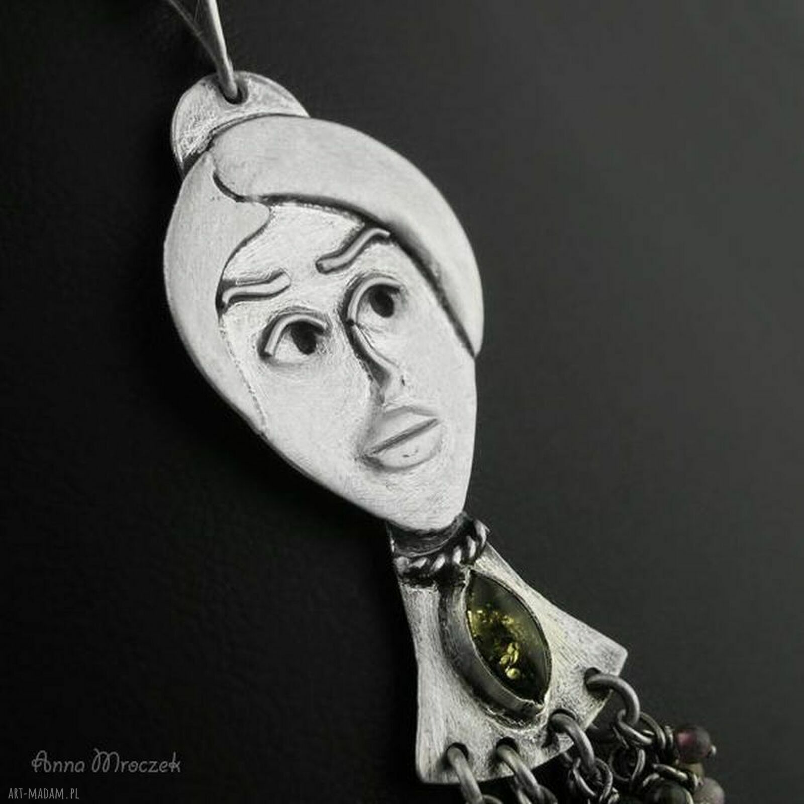 Naszyjnik „Dama” z zielonym bursztynem i turmalinami w oksydowanym srebrze