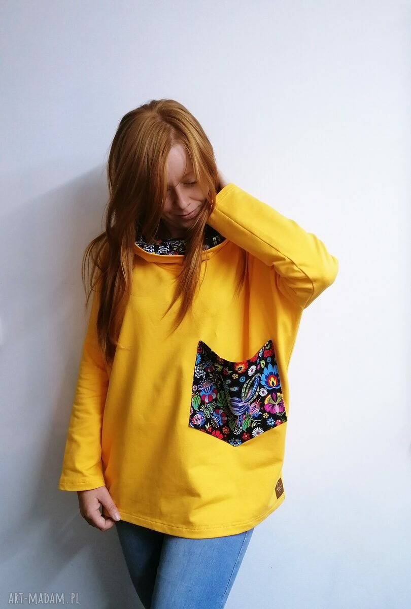 Bluza damska oversize żółta z kominem na wiosnę