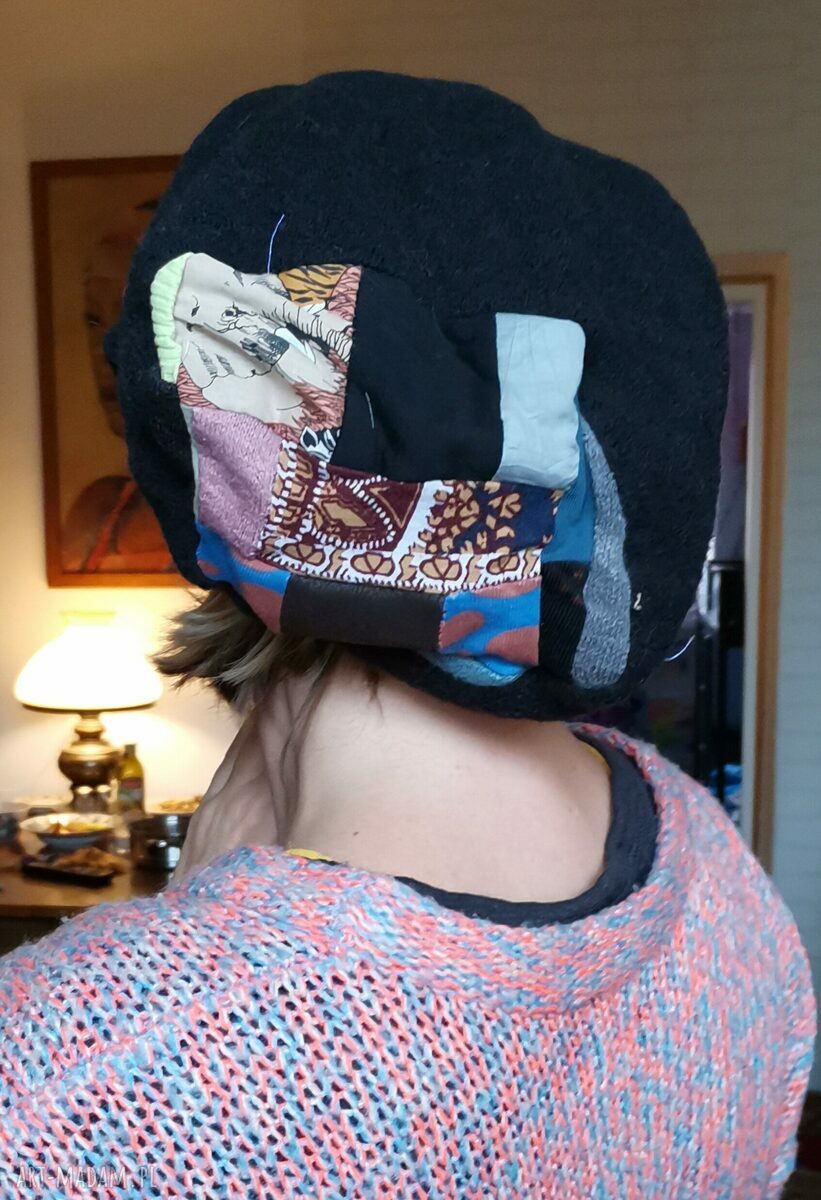 Czapka damska czarna smerfetka - uniwersalna handmade