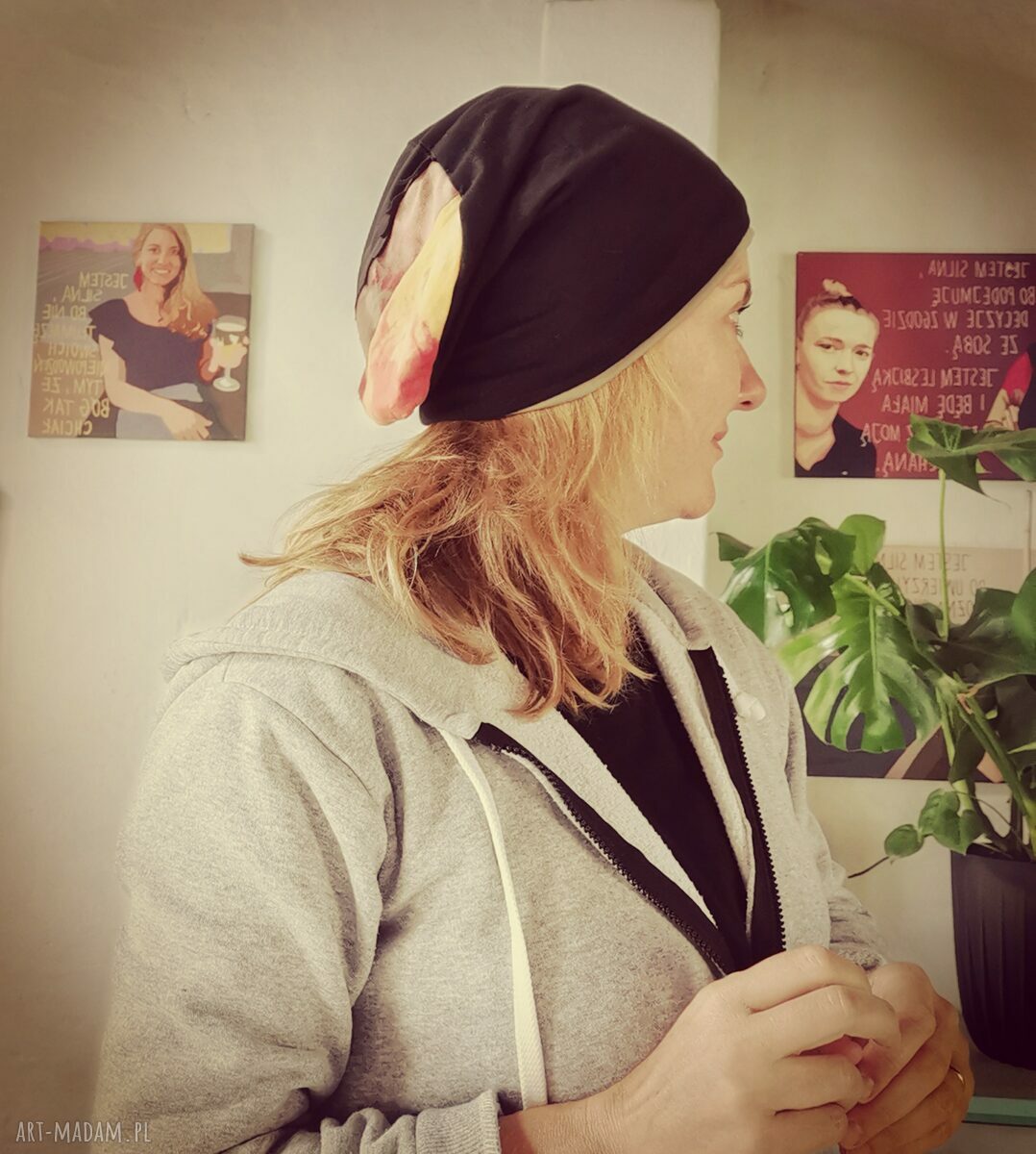 Czapka damska boho folk Frida z frędzlami - czarna, ręcznie robiona, uniwersalna