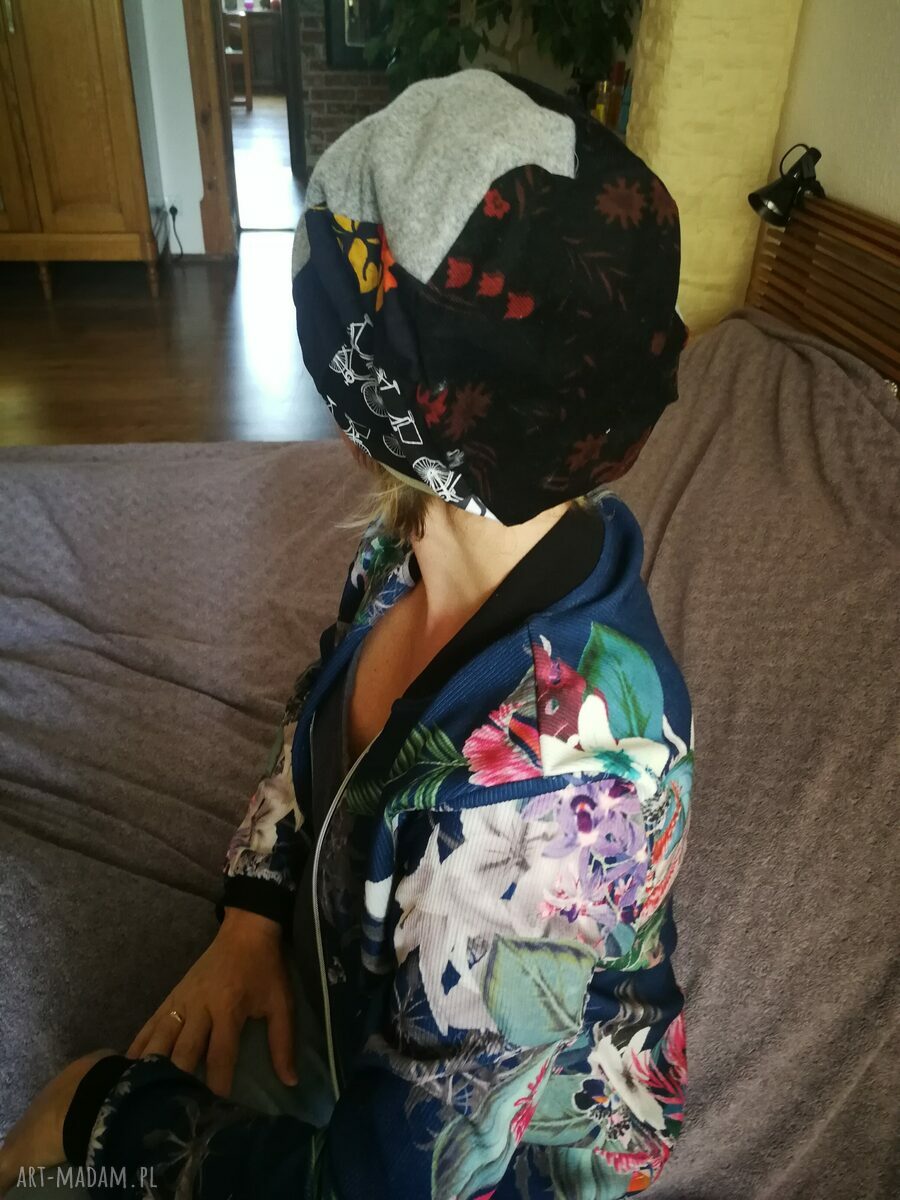 Czapka damska Smerfetka patchworkowa na podszewce - miękka, lekko rozciągliwa i uniwersalna