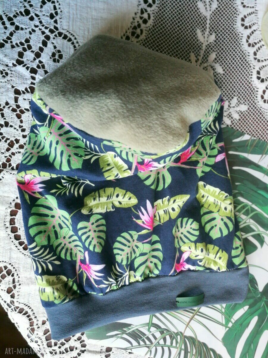 Czapka damska w monstery - wiosenna na podszewce (obwód uniwersalny)
