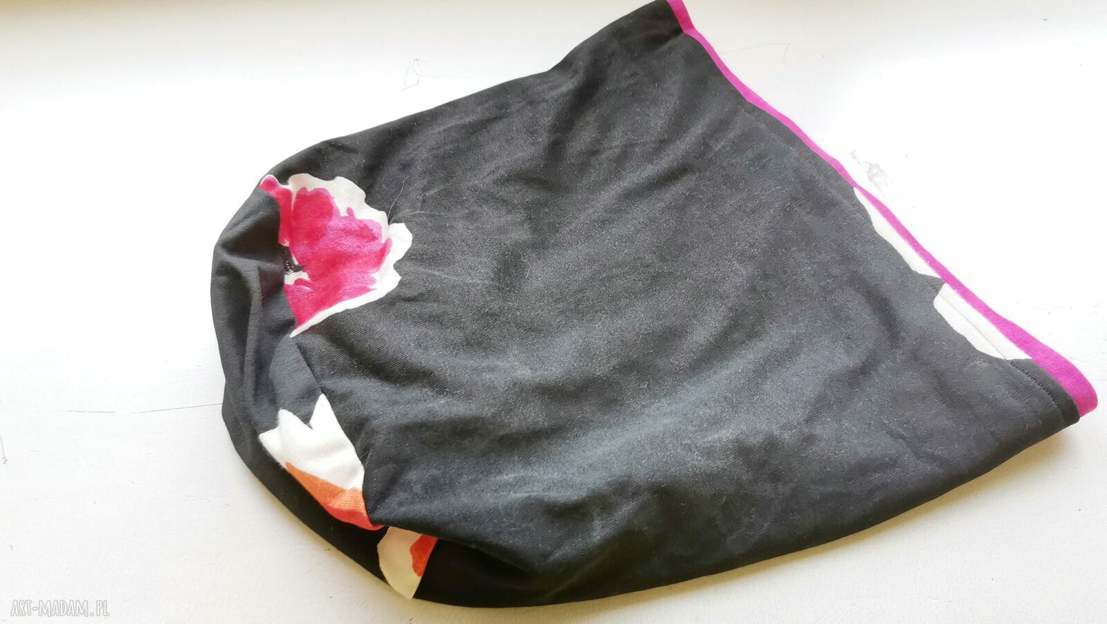 Ręcznie robiona czapka damska na podszewce - mały obwód 56-57 cm
