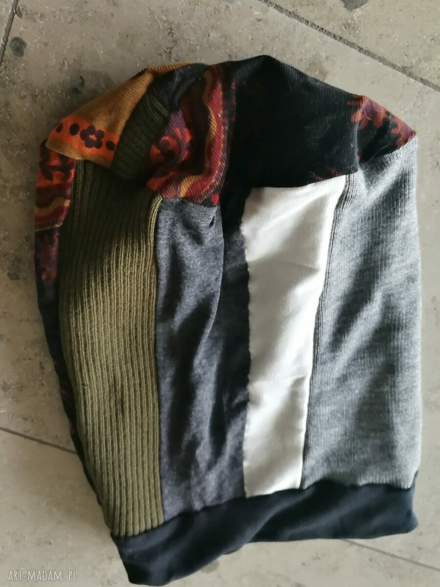 Czapka damska patchworkowa Smerfetka na podszewce - miękka i uniwersalna