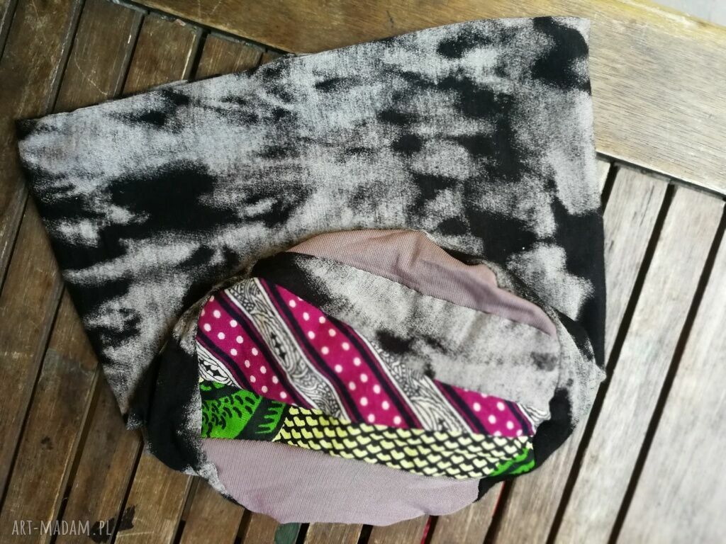 Czapka damska dzianinowa wiosenna w kolorowe wzory Boho - na podszewce (rozmiar uniwersalny)