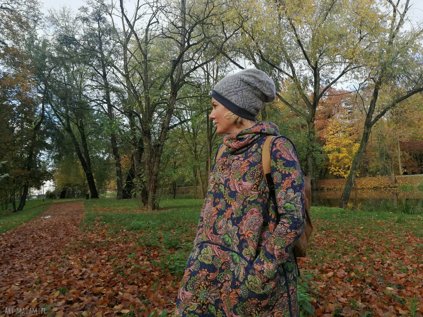 Szara czapka damska etno-folk z ażurową nutą boho - ręcznie wykonana