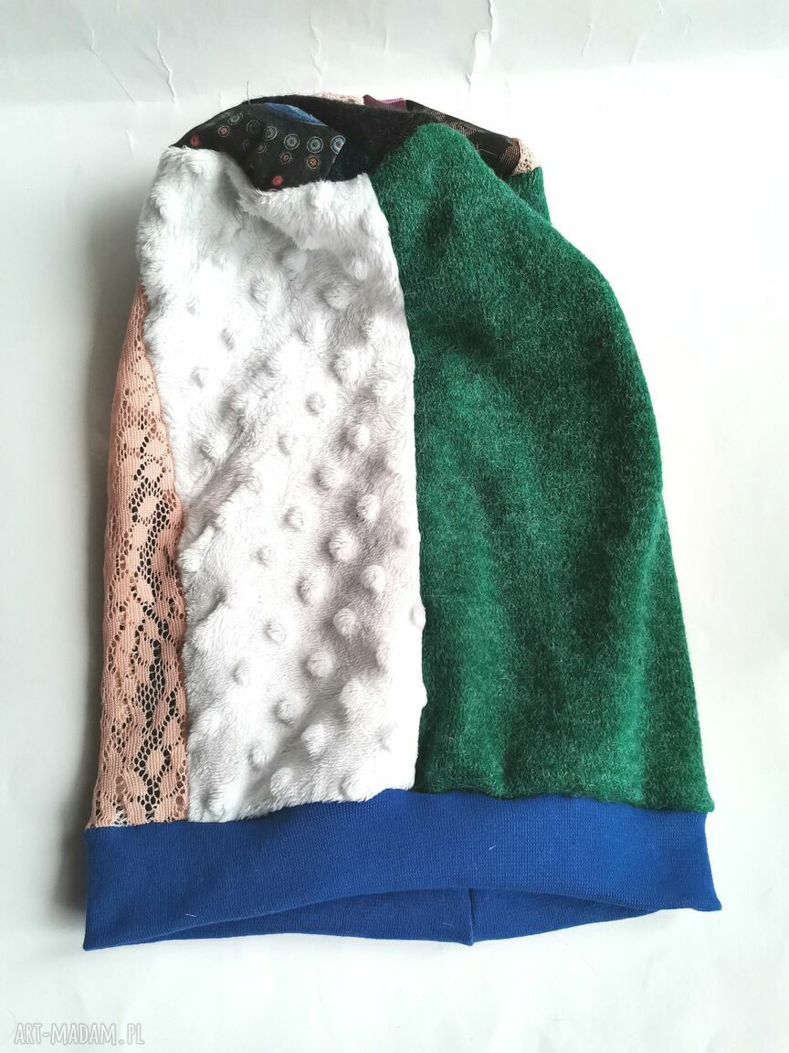 Czapka damska patchworkowa na podszewce (uniwersalna) boho - etno z koronką i złotymi akcentami