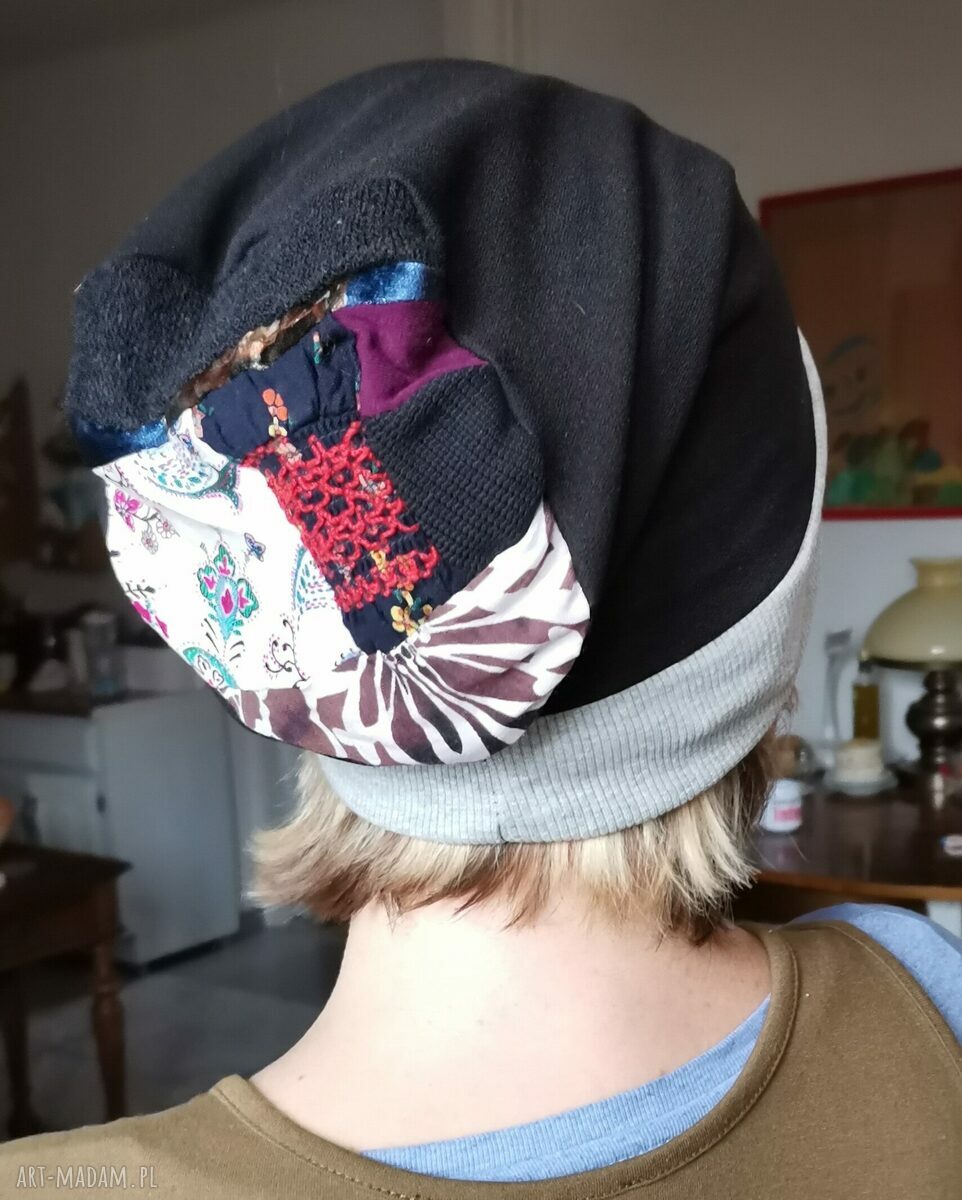 Czapka damska boho etno czarna z szarym patchworkiem na podszewce - rozmiar 58-59